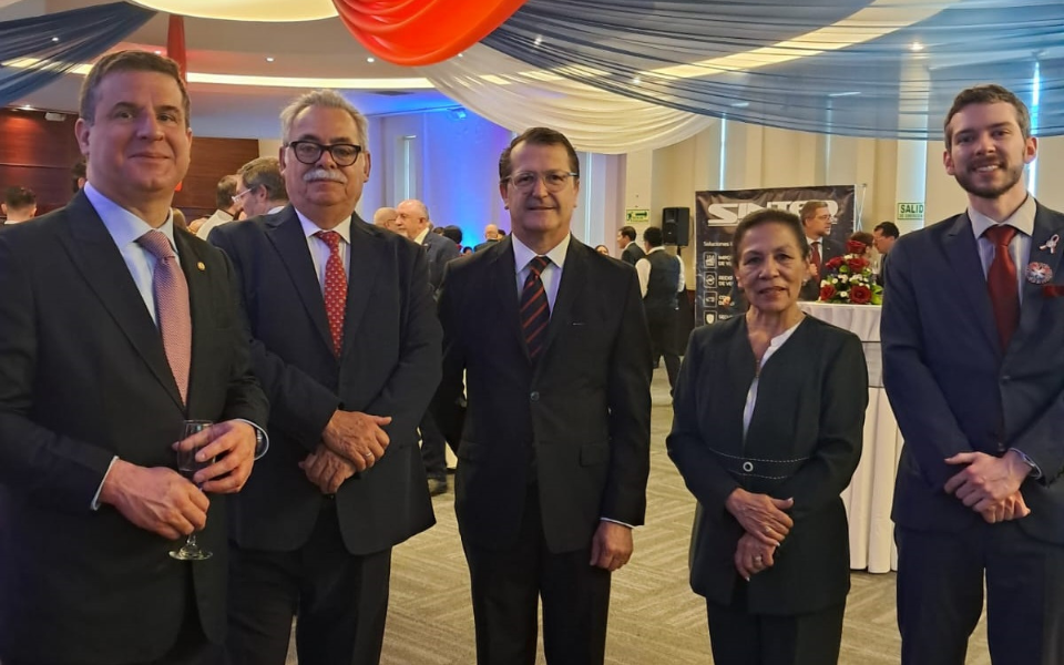 CEICI participa en la celebración por el 215° Aniversario de la Independencia del Paraguay